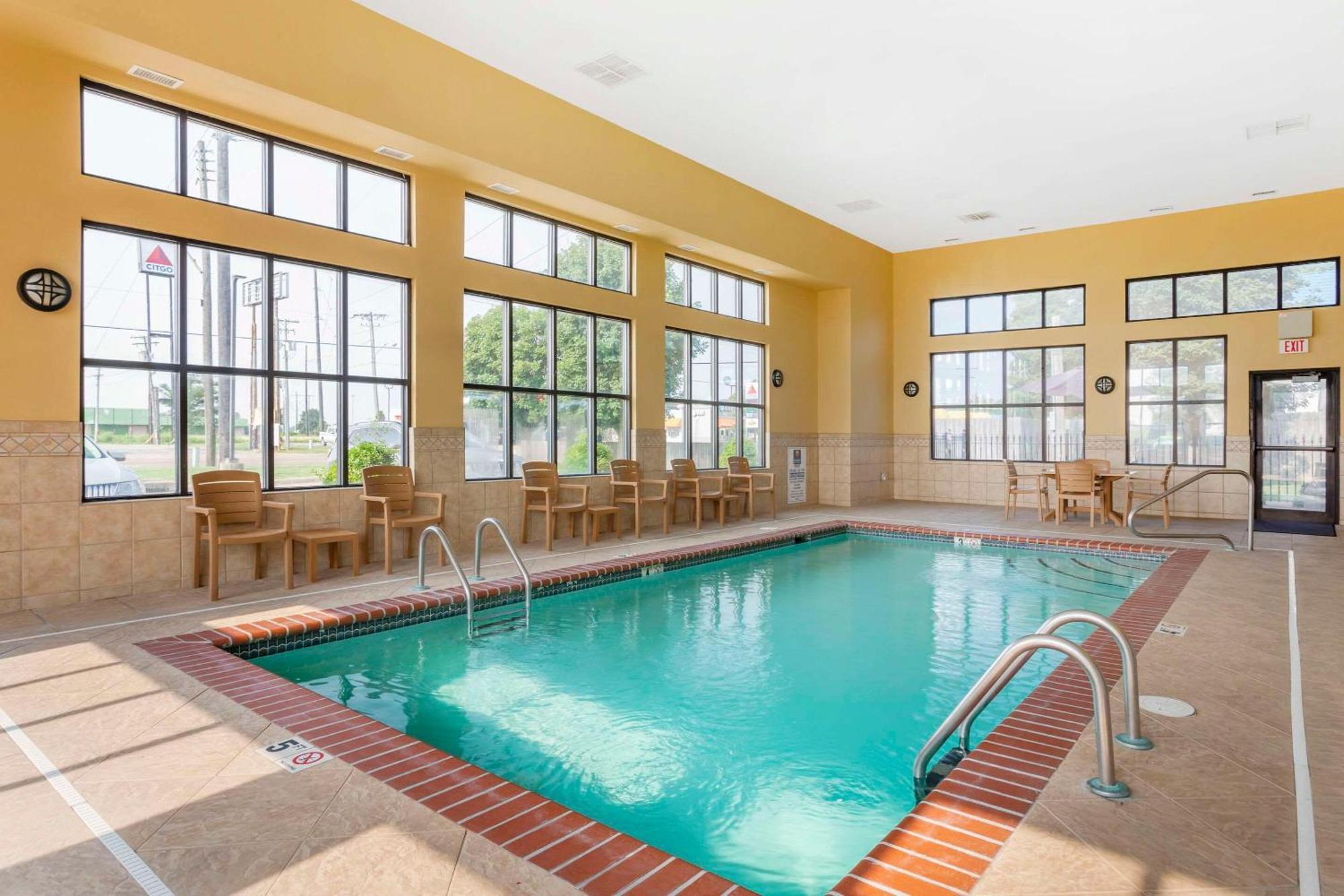 Comfort Inn & Suites Blytheville Esterno foto